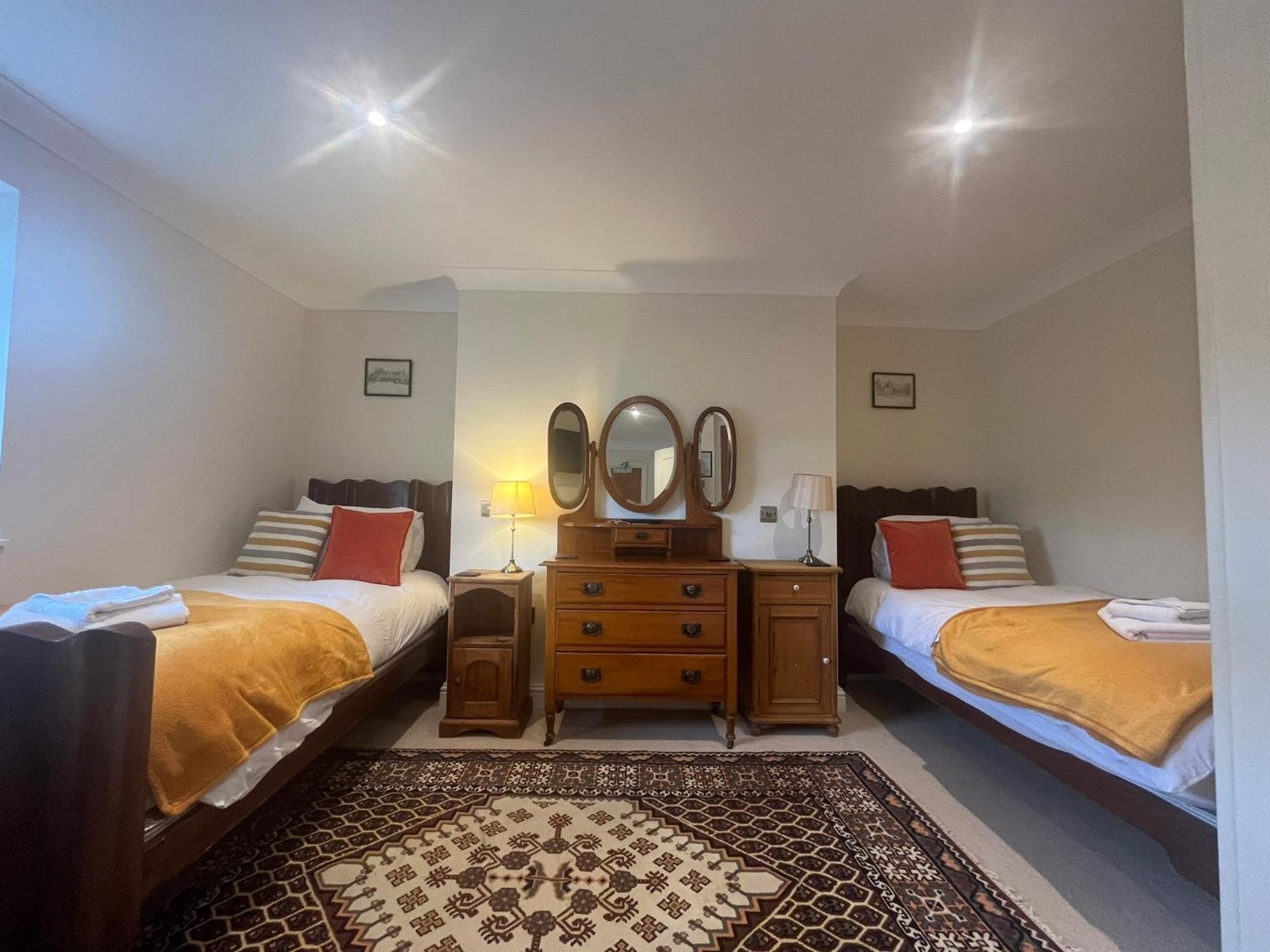 The Portland Guesthouse Челтнъм Екстериор снимка